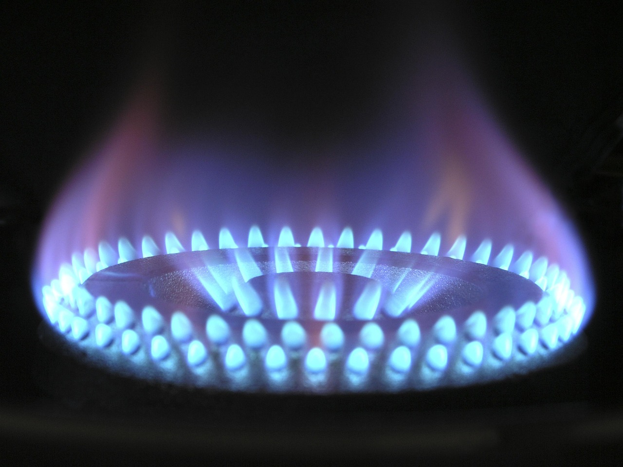 Inductiekookplaat met zonnepaneel aangedreven technologie.
